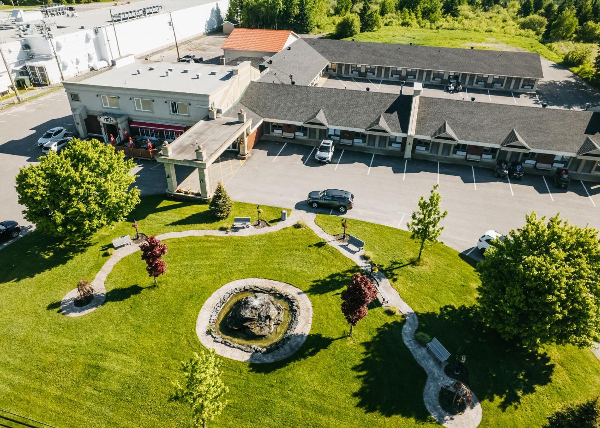 Hotel Motel Le Quiet Lac-Mégantic Buitenkant foto