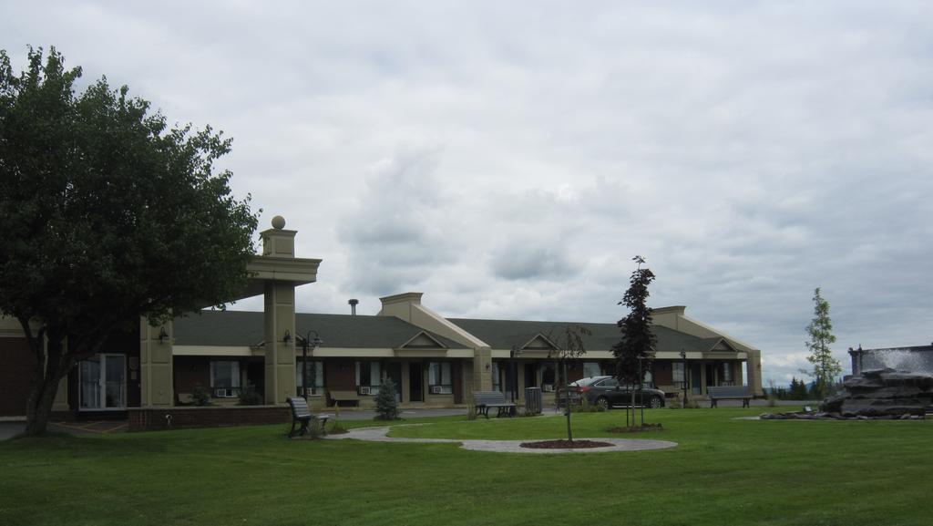 Hotel Motel Le Quiet Lac-Mégantic Buitenkant foto